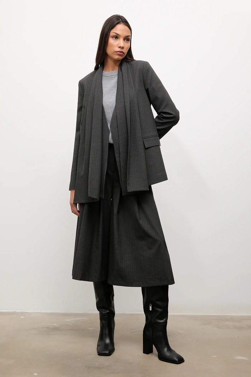 Брюки Answear.LAB цвет серый midi расклешённая