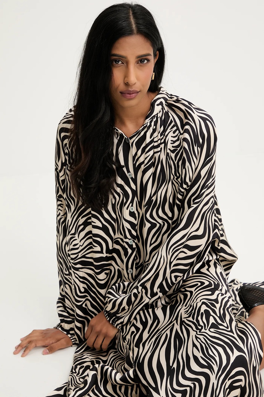 Φόρεμα Answear.LAB χρώμα: μαύρο φωτογραφία