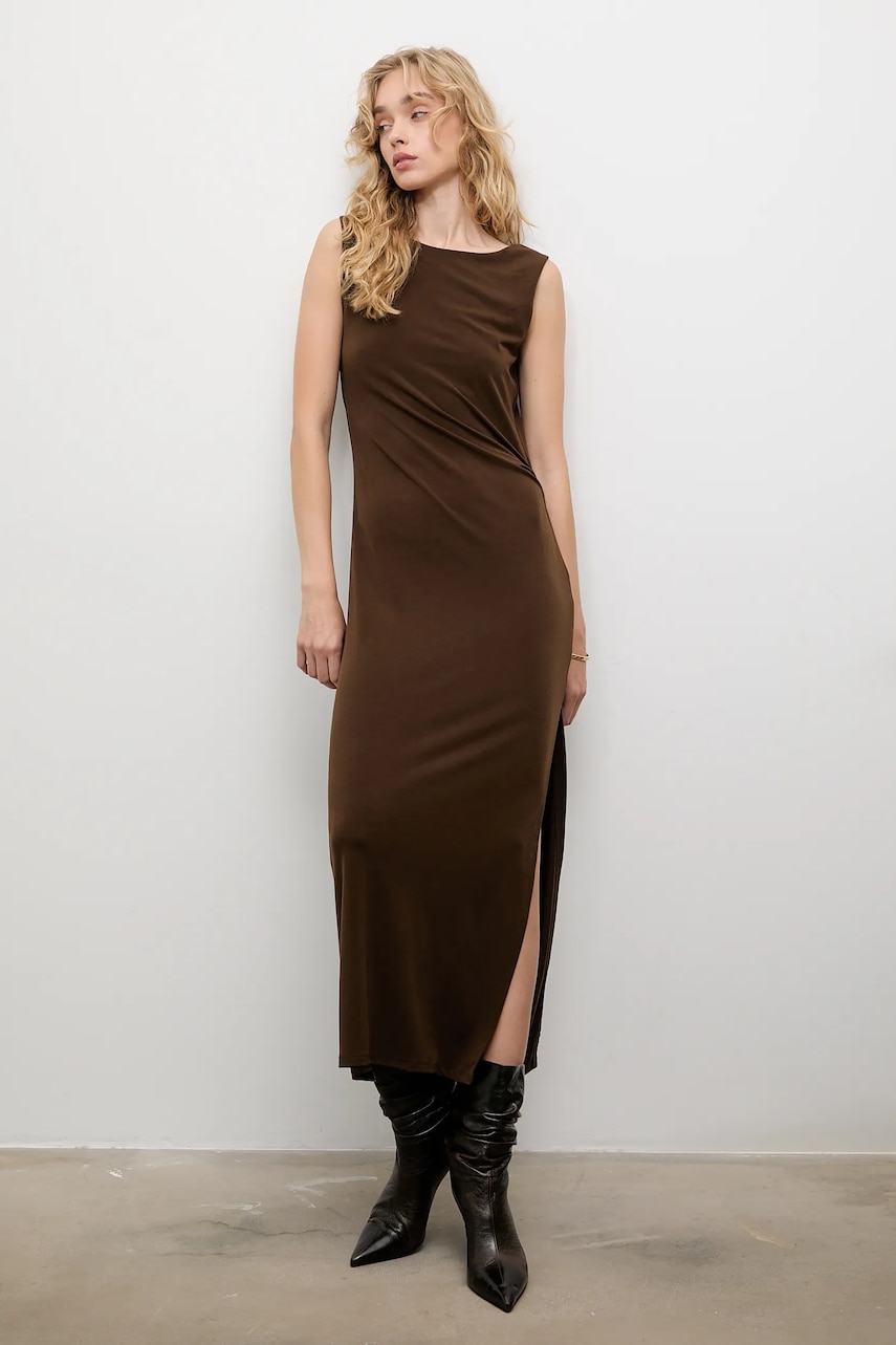 Answear.LAB rochie culoarea maro, maxi, drept