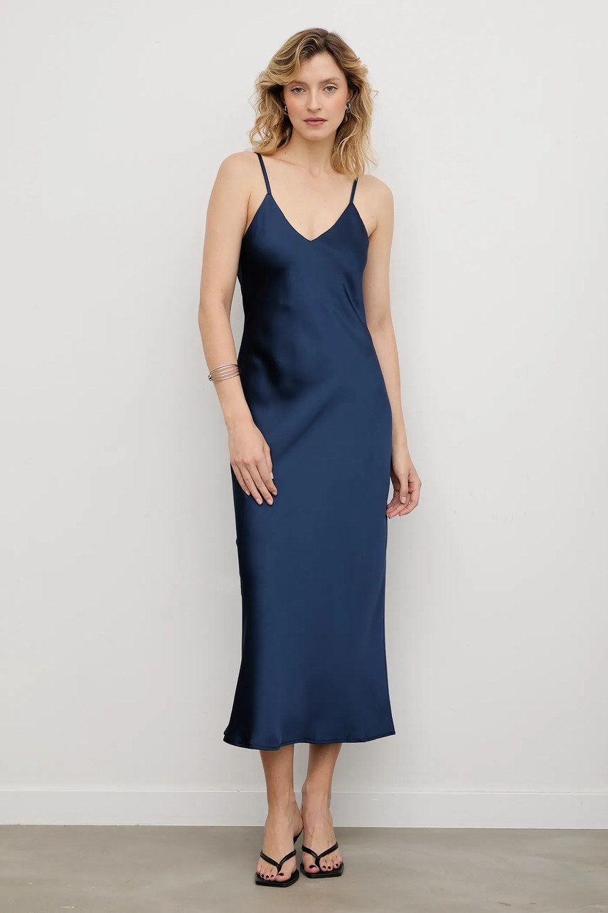 Платье Answear.LAB цвет синий maxi расклешённая