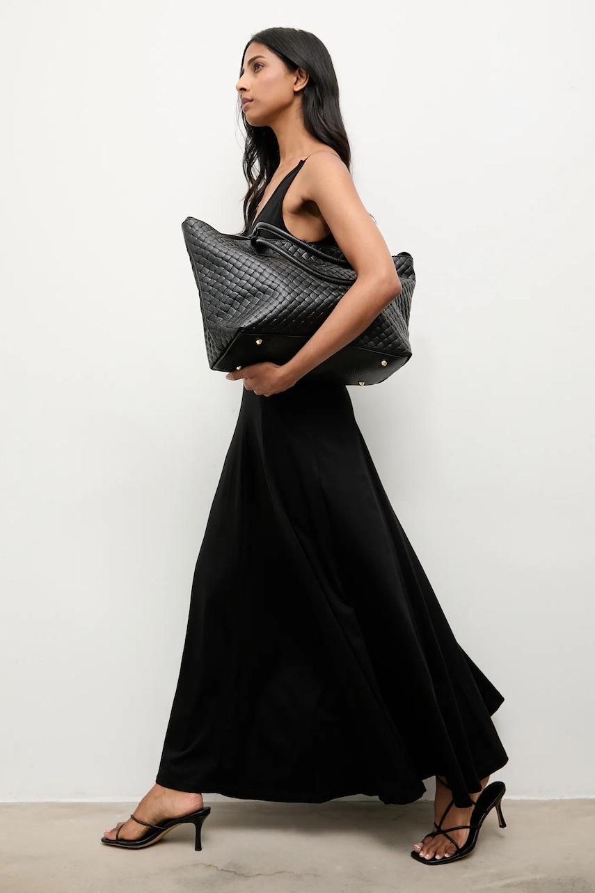 Хлопковое платье Answear.LAB цвет чёрный maxi расклешённая
