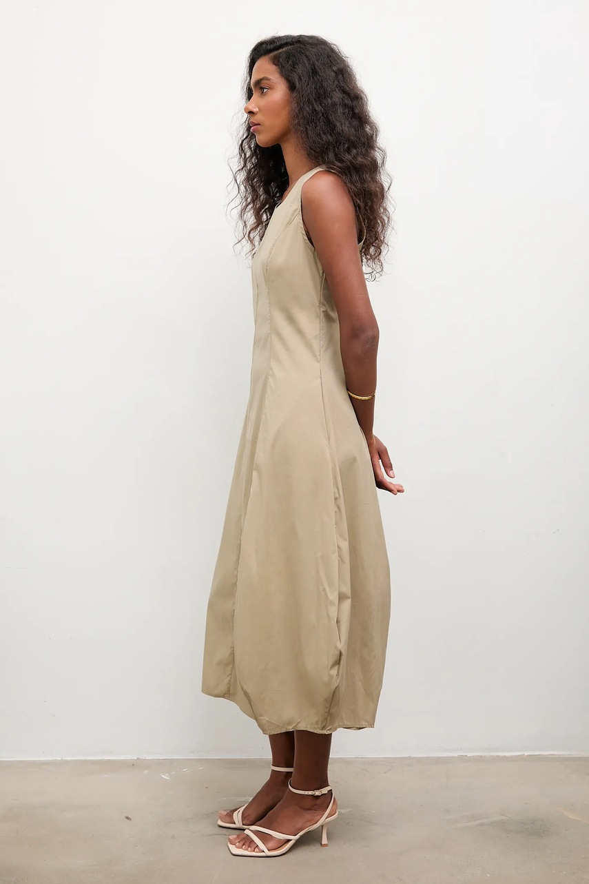 Платье Answear.LAB цвет зелёный midi расклешённая