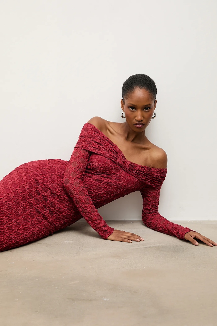 Φορέματα με δαντέλα & φορέματα κιπούρ σε κοκκινο