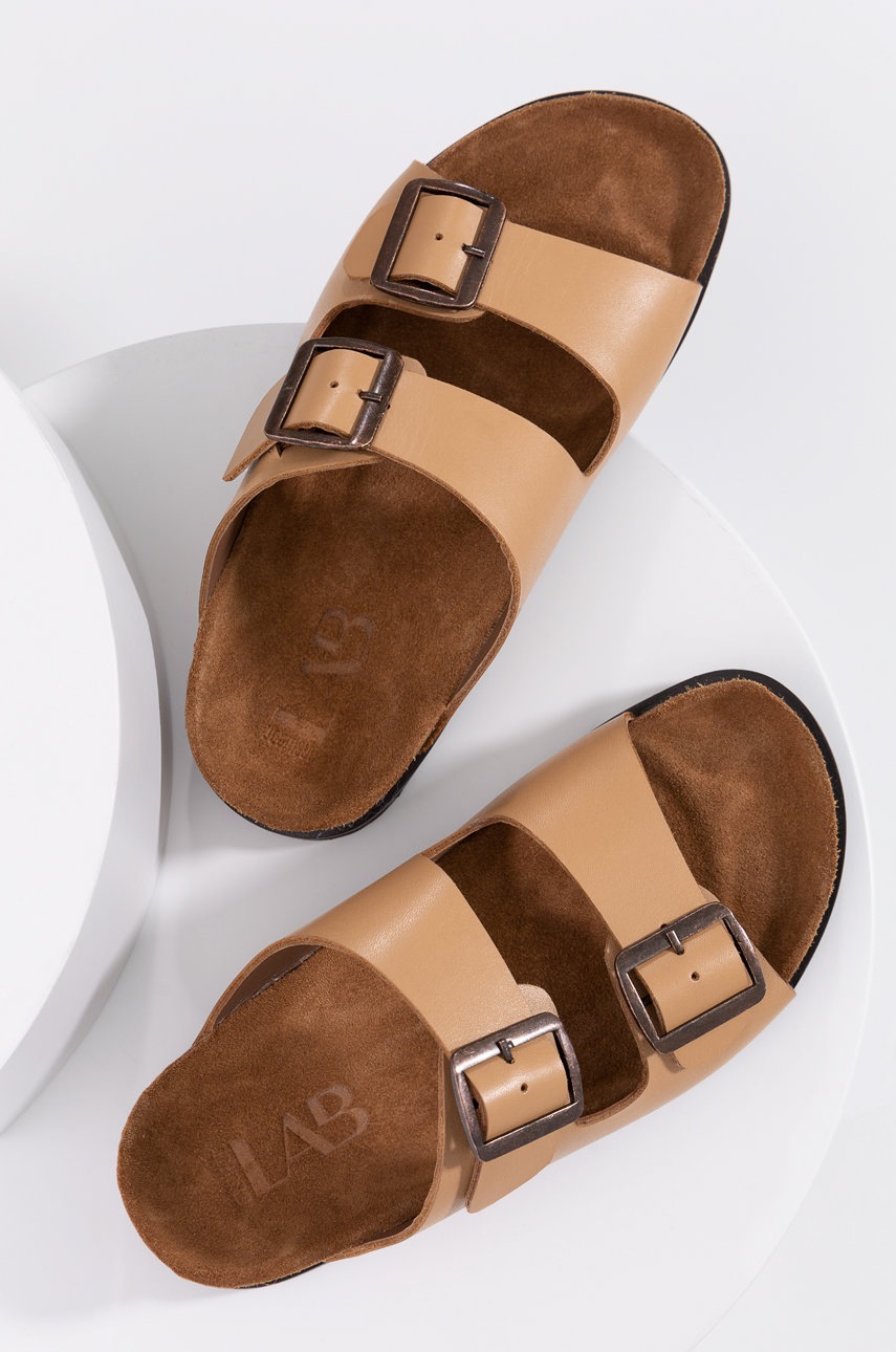 

Кожени чехли Answear Lab дамско в бежово, Бежов