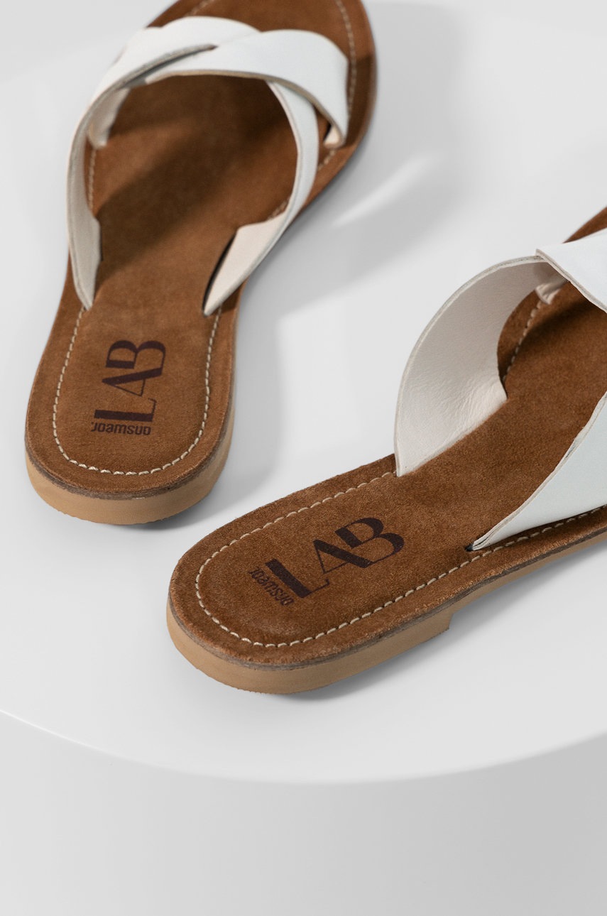 

Шкіряні шльопанці Answear Lab жіночі колір білий