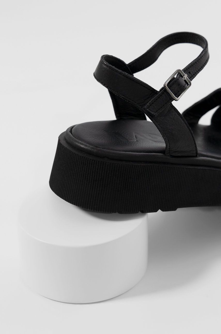 Шкіряні сандалі Answear Lab жіночі колір чорний на платформі