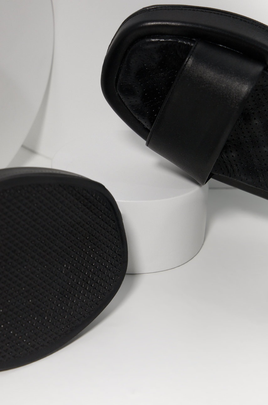 

Шкіряні сандалі Answear Lab жіночі колір чорний на платформі