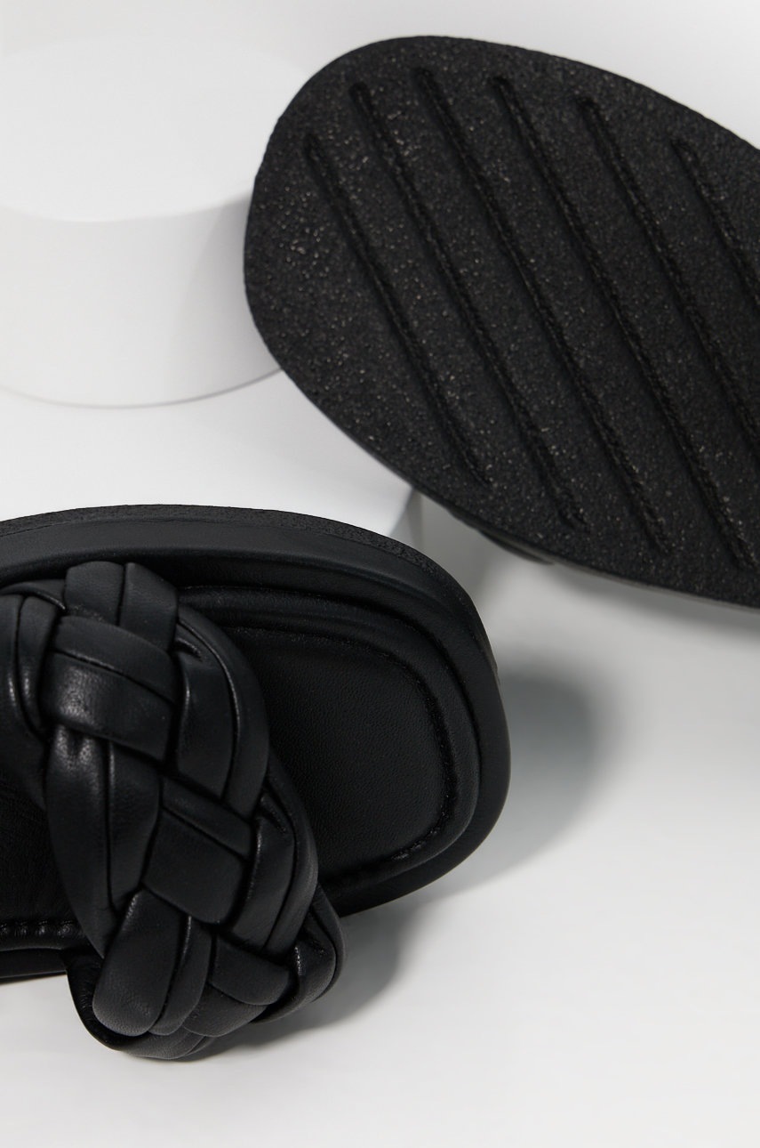 

Шкіряні сандалі Answear Lab жіночі колір чорний на платформі