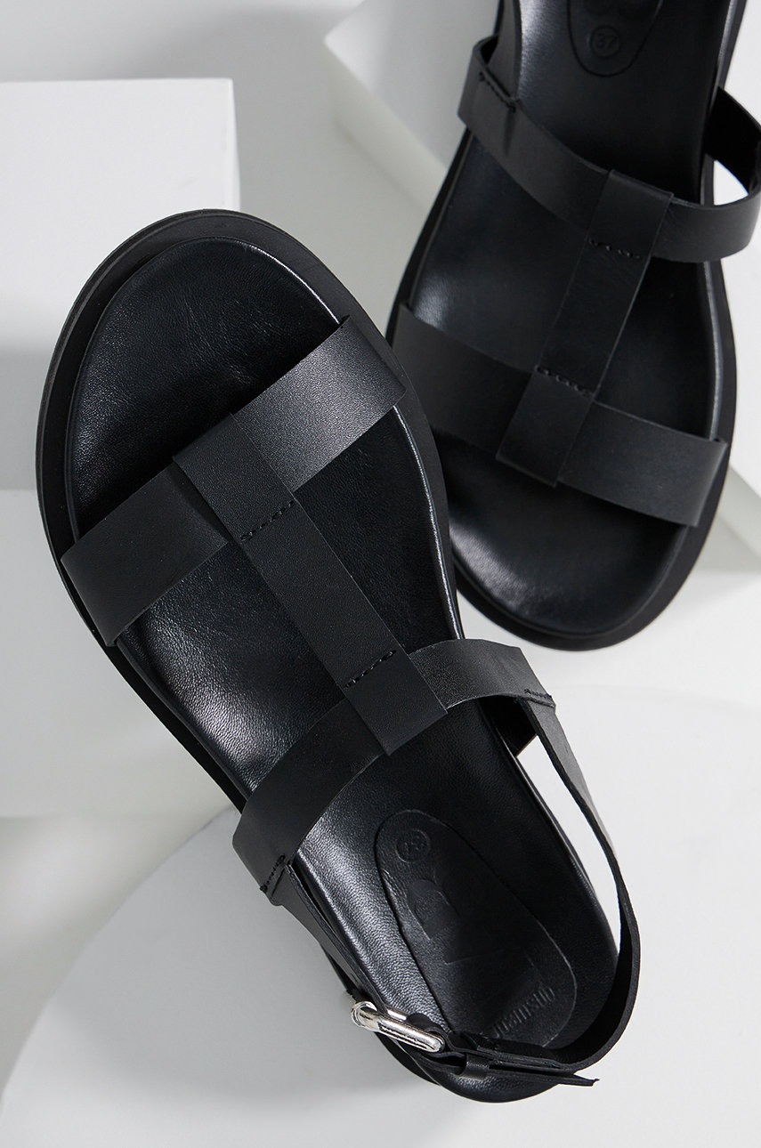 Шкіряні сандалі Answear Lab жіночі колір чорний на платформі