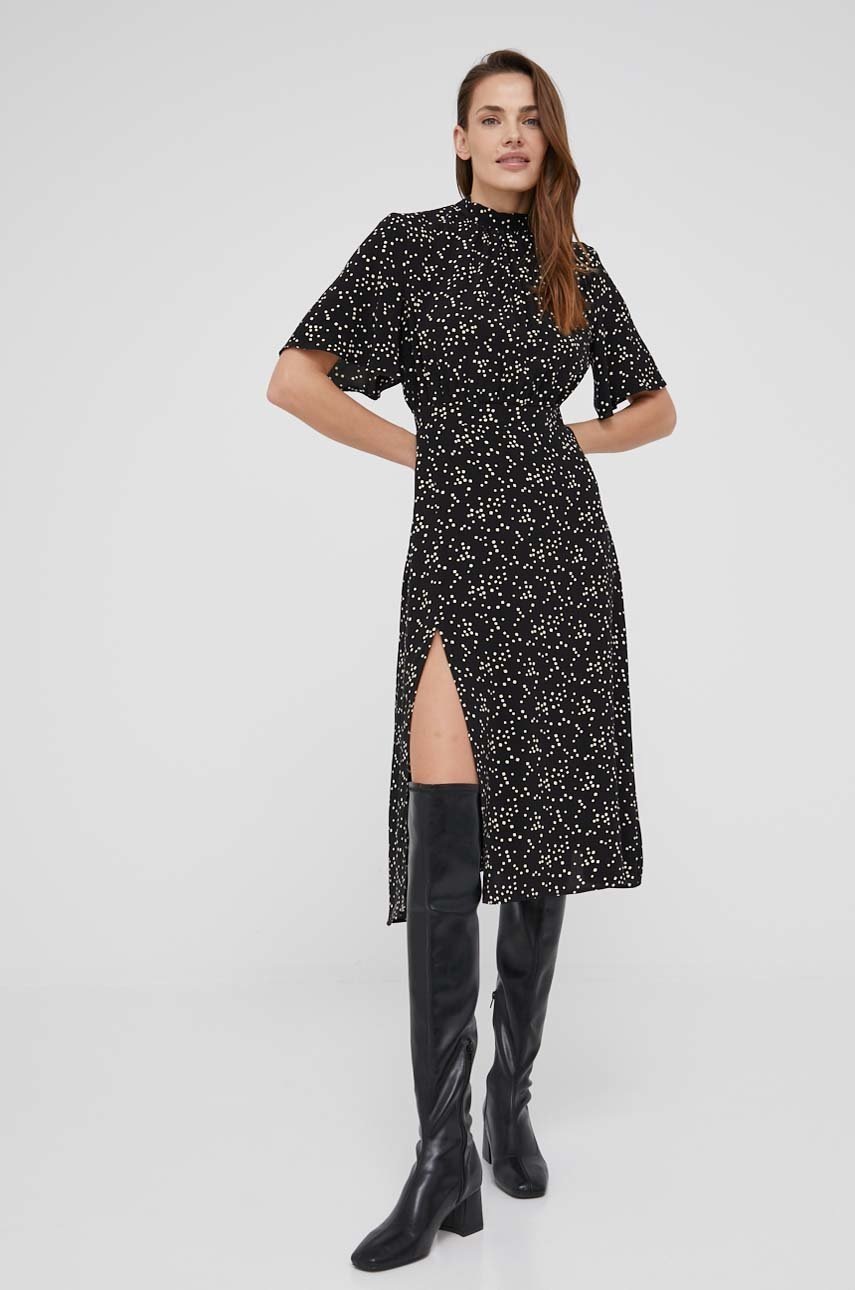 

Рокля Answear Lab в черно къс модел разкроен модел, Черен