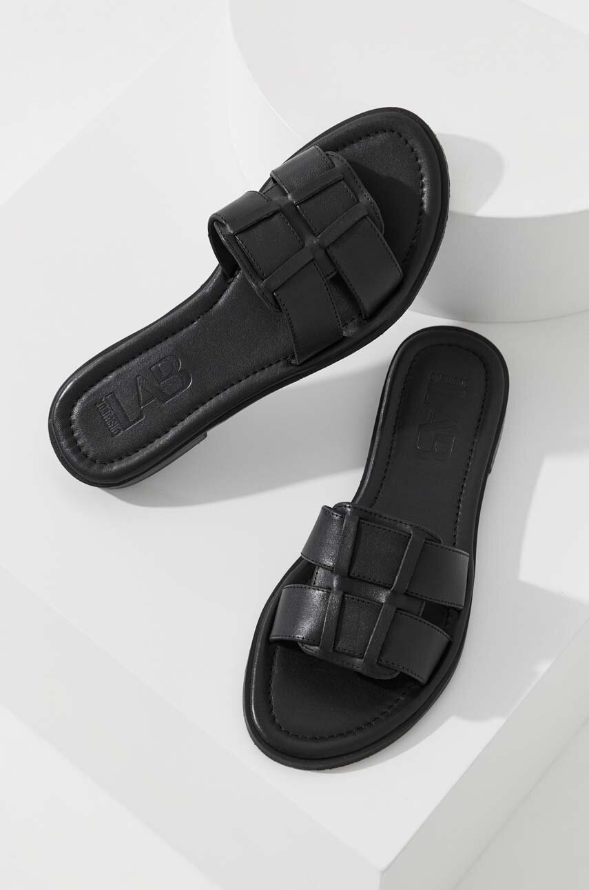

Кожени чехли Answear Lab в черно, Черен
