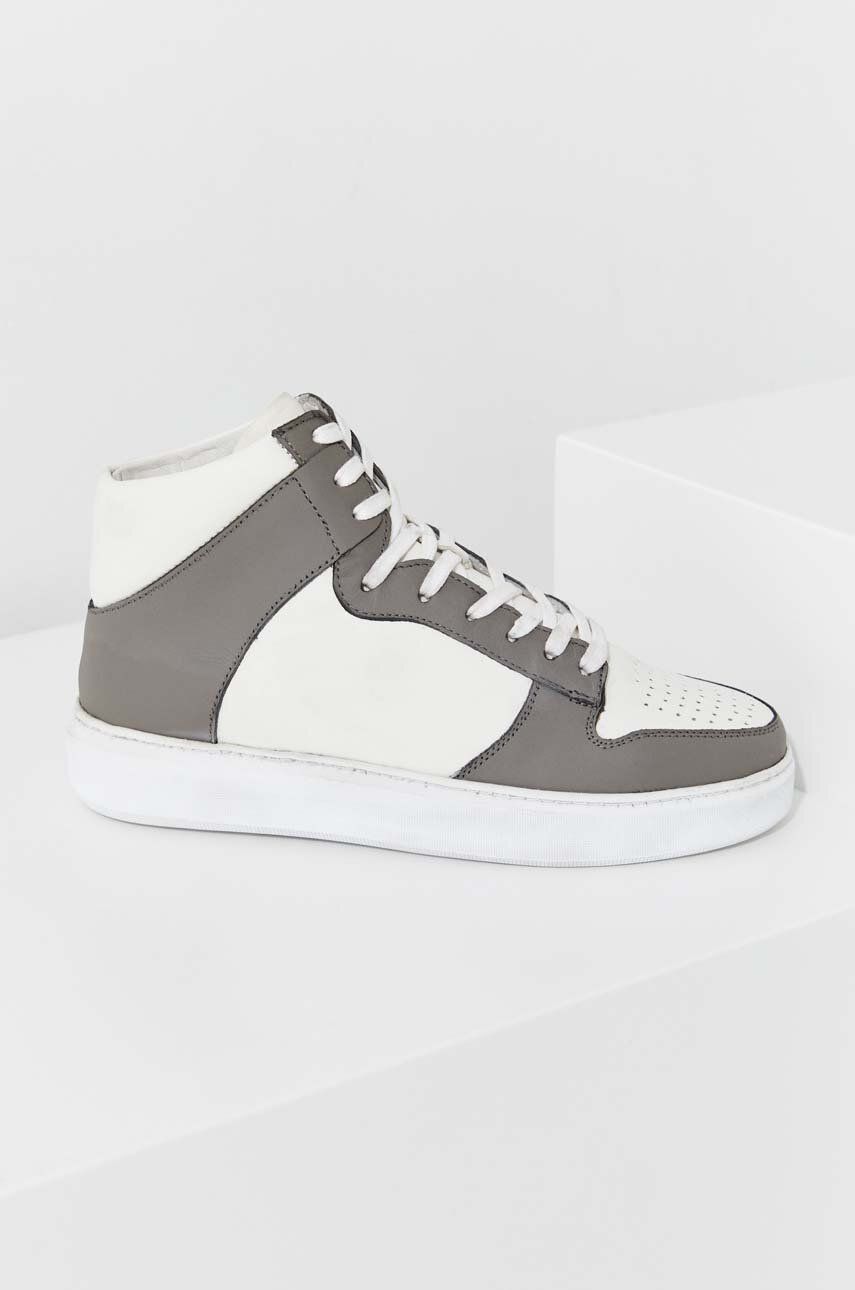 Kožené sneakers boty Answear Lab X limitovaná kolekce SISTERHOOD šedá barva