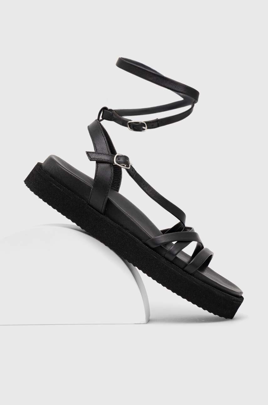 

Кожени сандали Answear Lab в черно с платформа, Черен