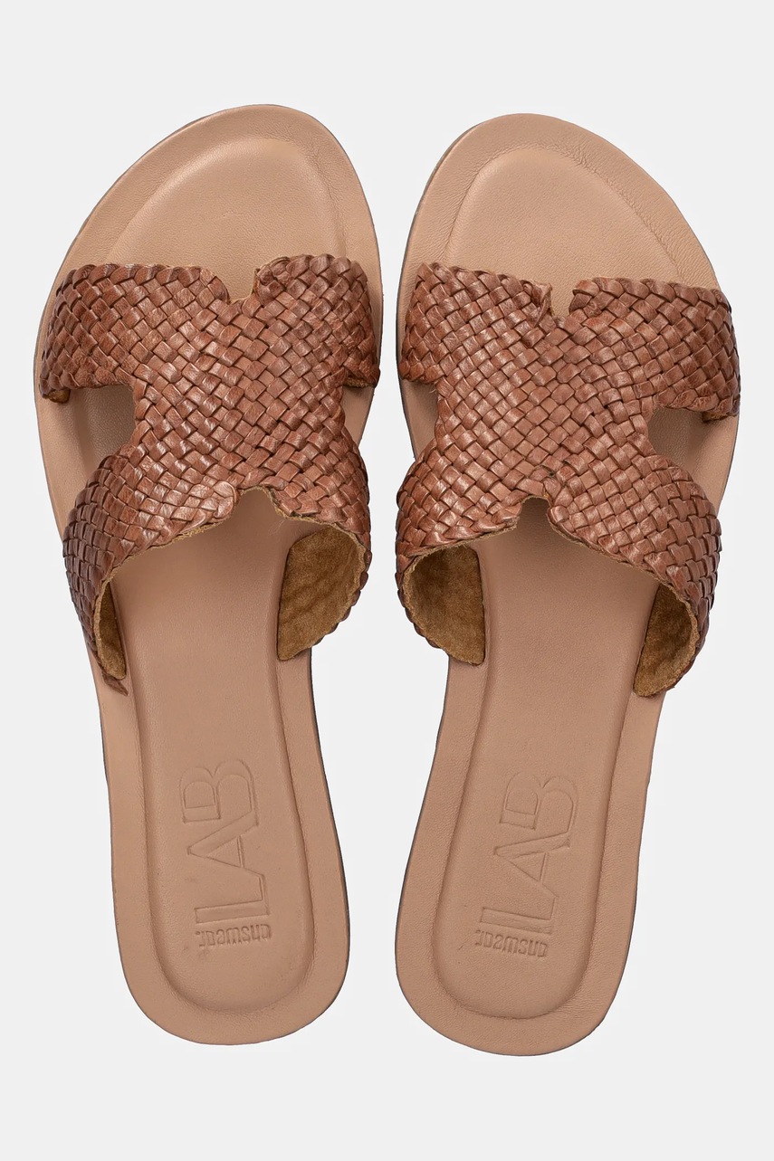 Δερμάτινες παντόφλες Answear.LAB γυναικεία, χρώμα: καφέ φωτογραφία