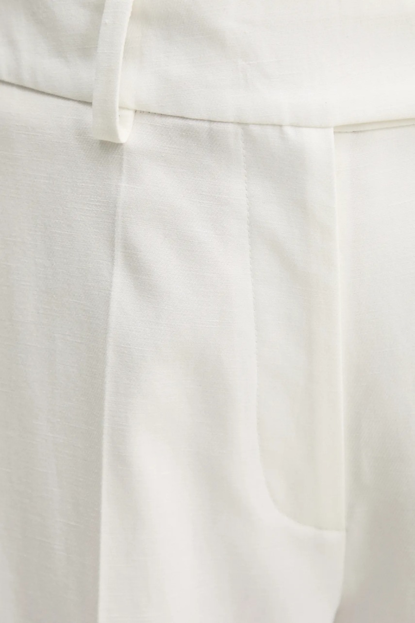 Παντελόνι κουστουμιού με φαρδύ κόψιμο Answear.LAB χρώμα: άσπρο φωτογραφία