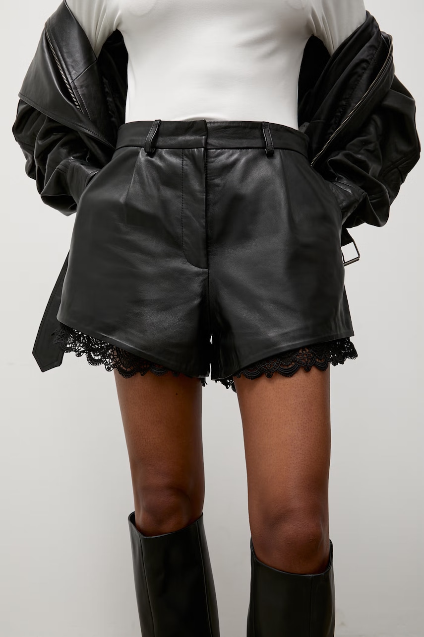 Answear.LAB pantaloncini da donna in pelle EIRA neri high waist
