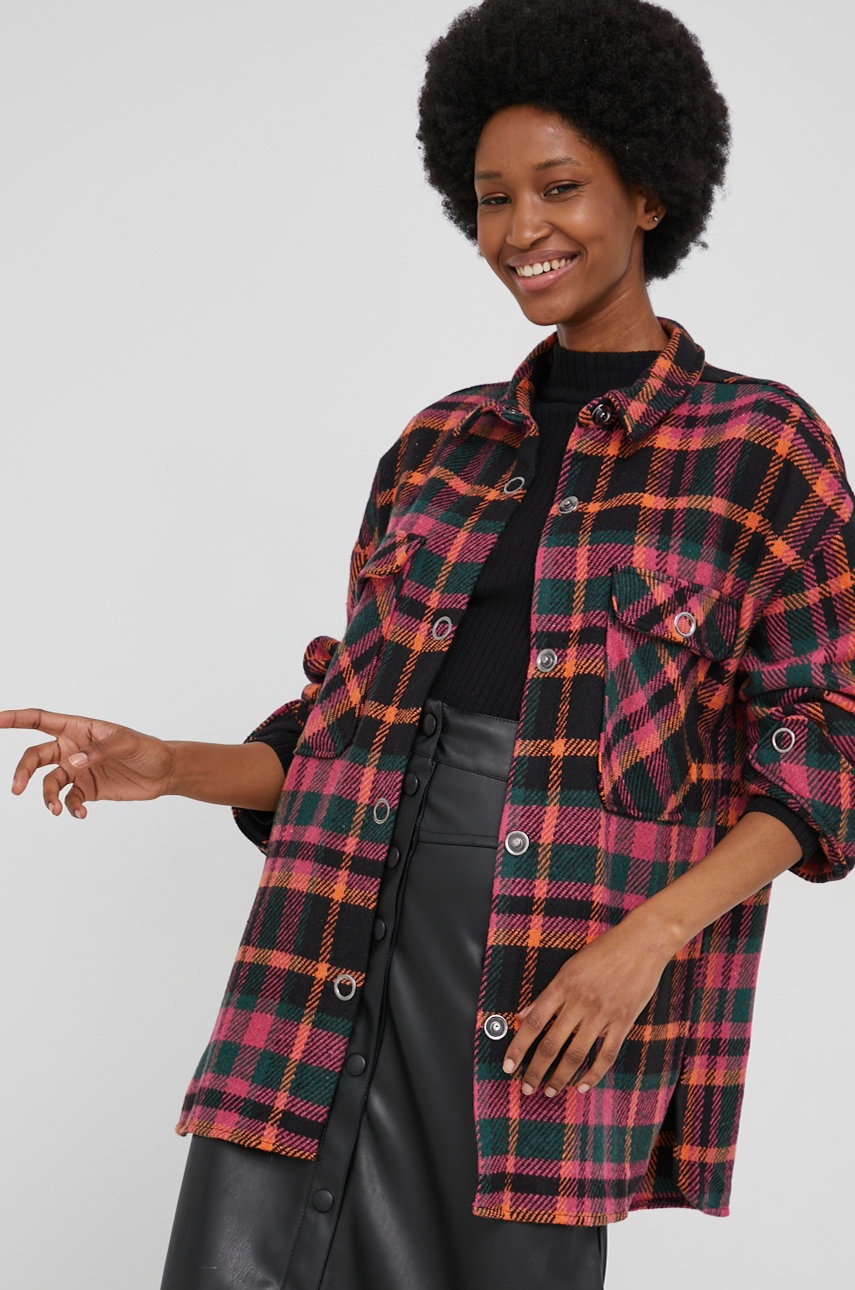 

Риза Answear Lab дамска в черно със свободна кройка с класическа яка, Черен