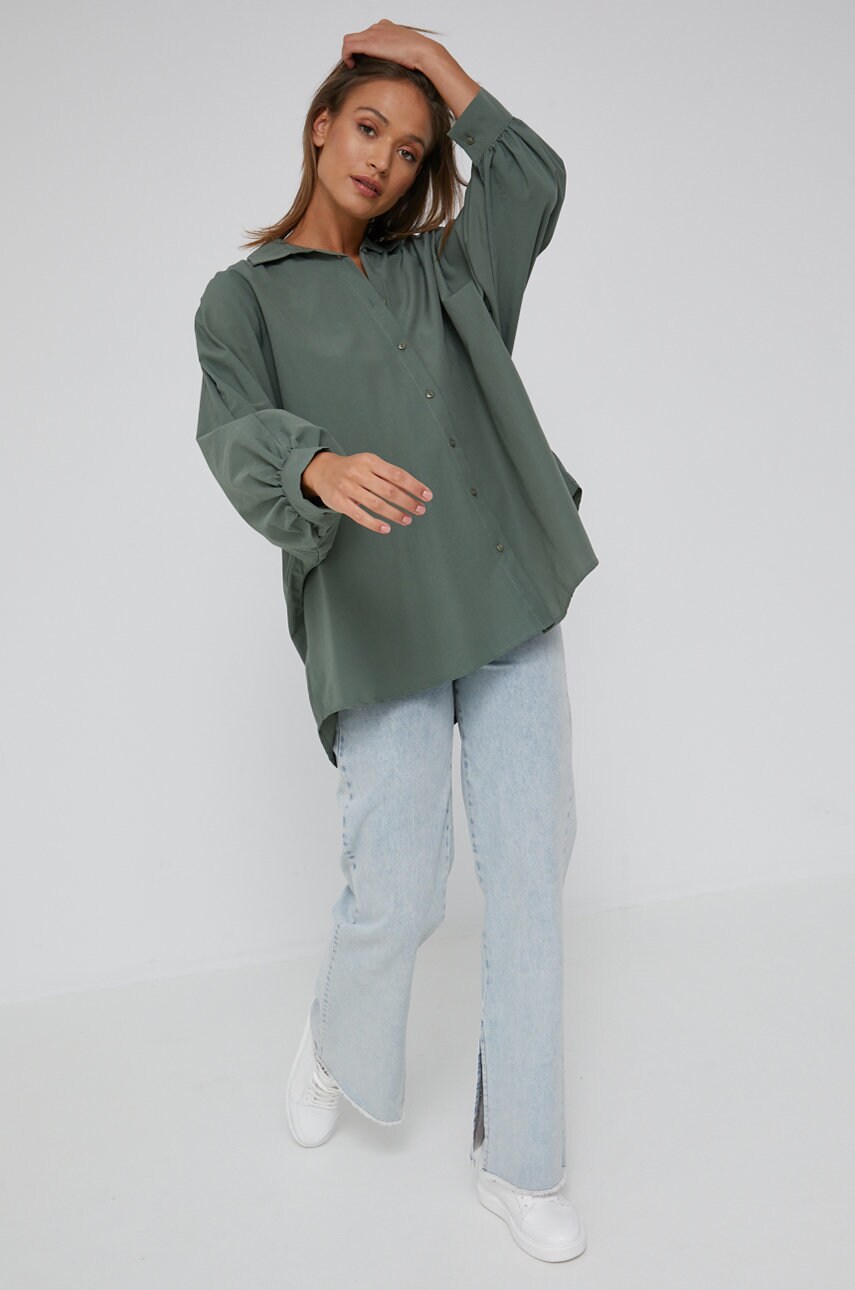 

Хлопковая рубашка Answear Lab женская цвет зелёный relaxed классический воротник