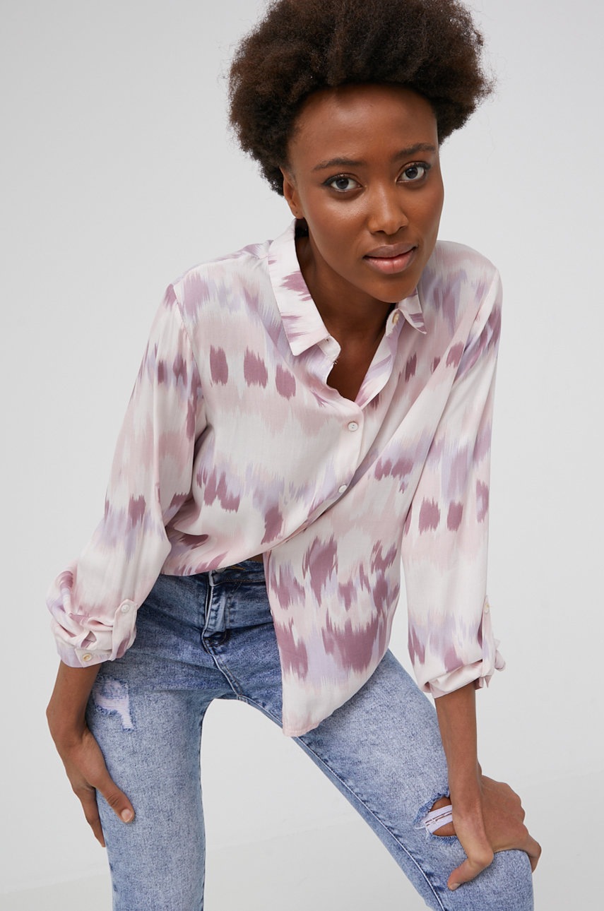 

Риза Answear Lab дамска в лилаво със стандартна кройка с класическа яка, Виолетов