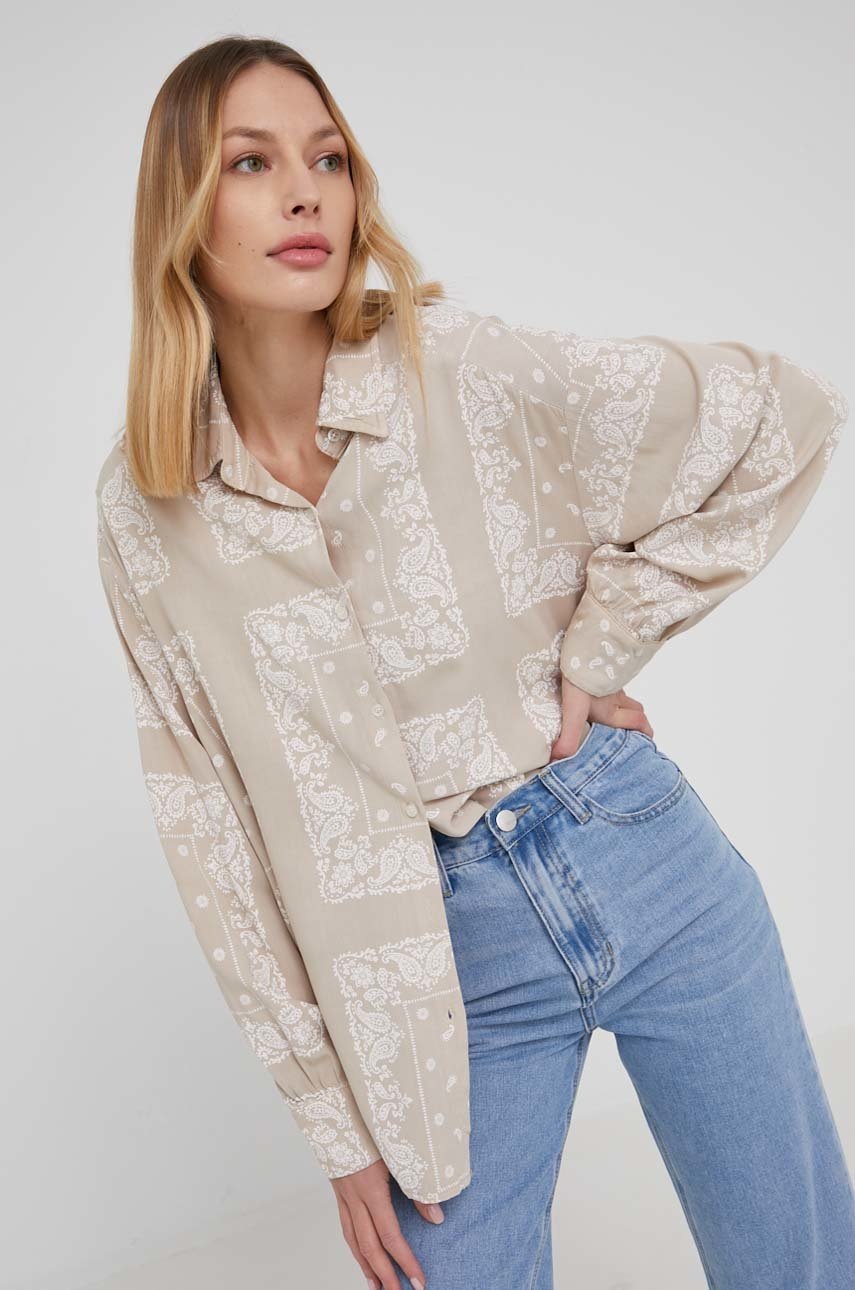 

Риза Answear Lab дамска в бежово със стандартна кройка с класическа яка, Бежов