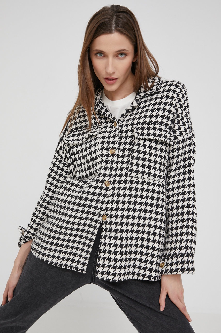 

Риза Answear Lab дамска в черно със свободна кройка с класическа яка, Черен