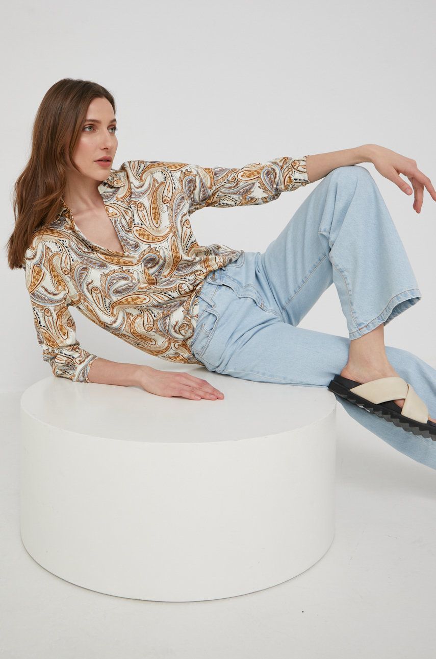 Answear Lab camasa femei, culoarea bej, cu guler clasic, relaxed Answear Lab imagine noua 2022