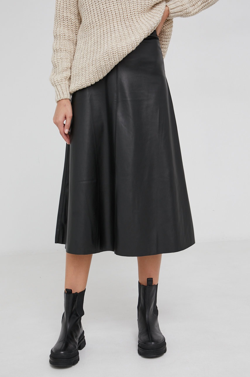 

Пола Answear Lab в черно среднодълъг модел разкроен модел, Черен