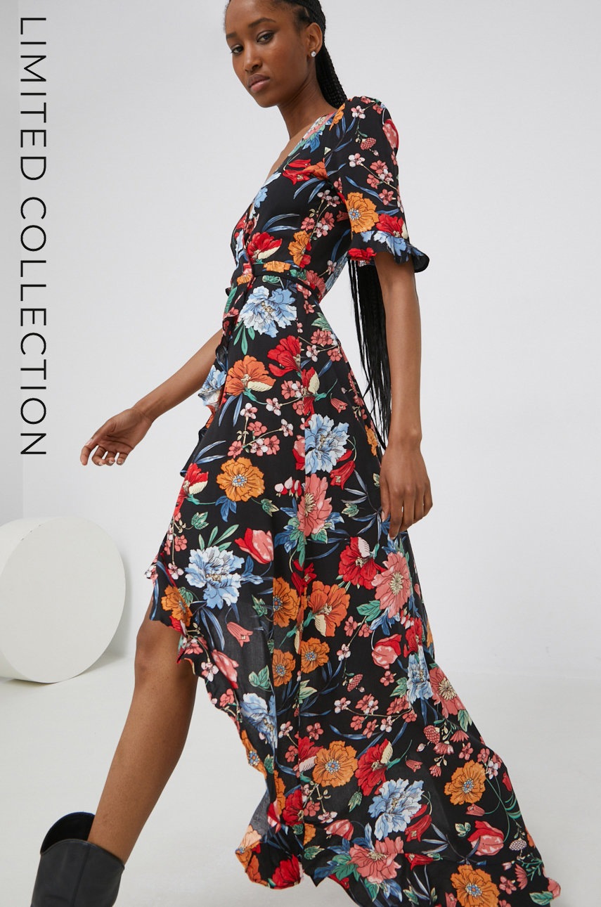 

Рокля Answear Lab x limited festival collection BE BRAVE в черно дълъг модел разкроен модел, Черен