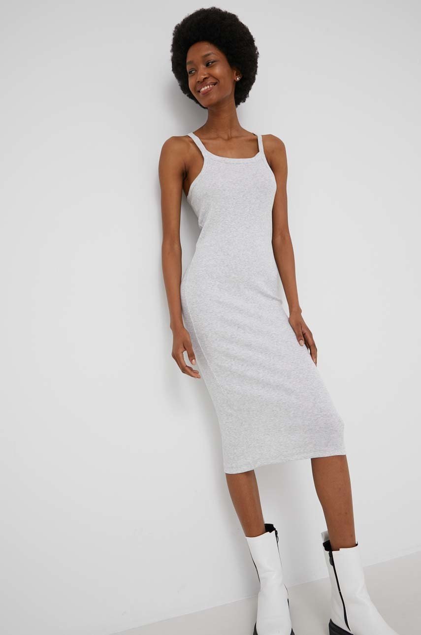 

Рокля Answear Lab в сиво къс модел с кройка по тялото, Сив