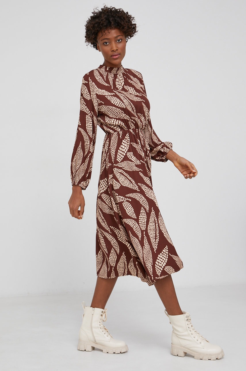 

Платье Answear Lab цвет коричневый midi расклешённое