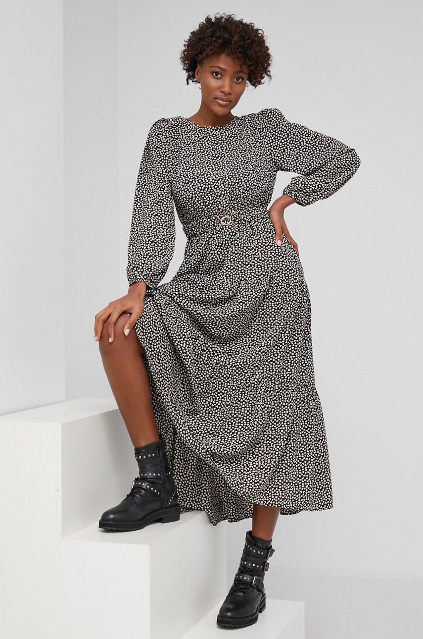 

Рокля Answear Lab в черно дълъг модел разкроен модел, Черен