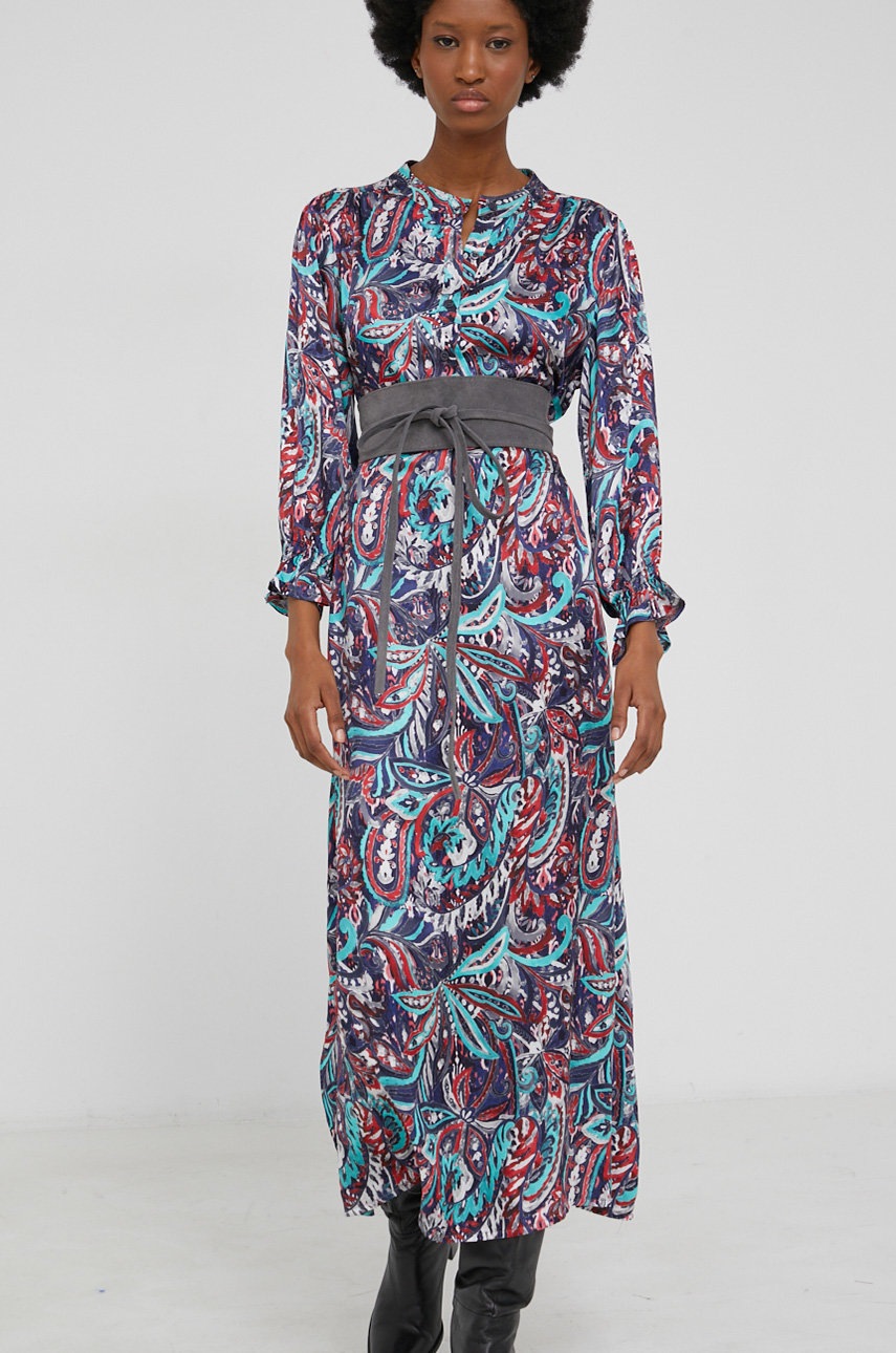 

Сукня з шовком Answear Lab midi oversize