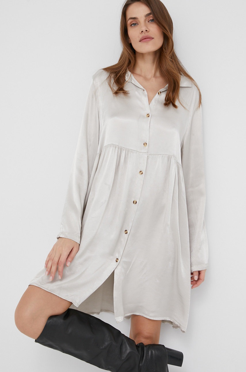 

Рокля Answear Lab в бежово къс модел разкроен модел, Бежов