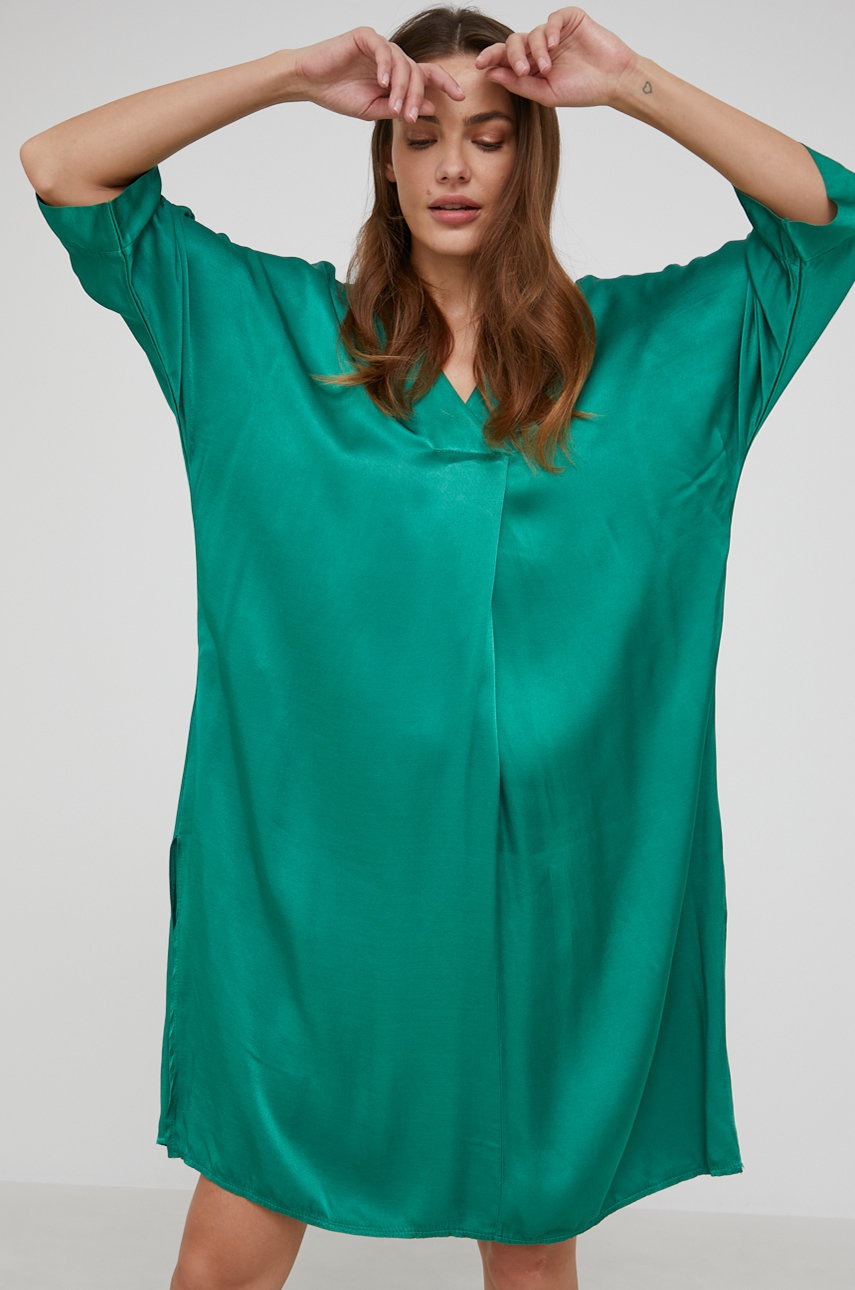 

Сукня з шовком Answear Lab колір зелений mini oversize