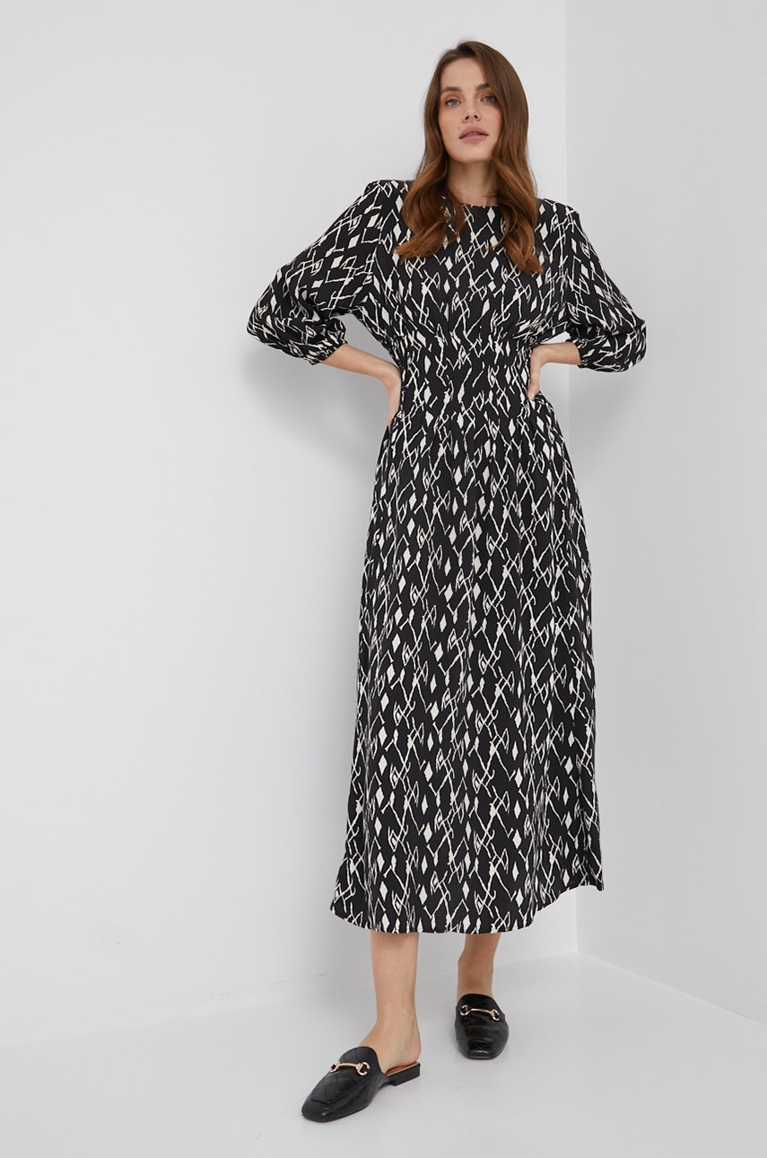 

Рокля Answear Lab в черно дълъг модел разкроен модел, Черен