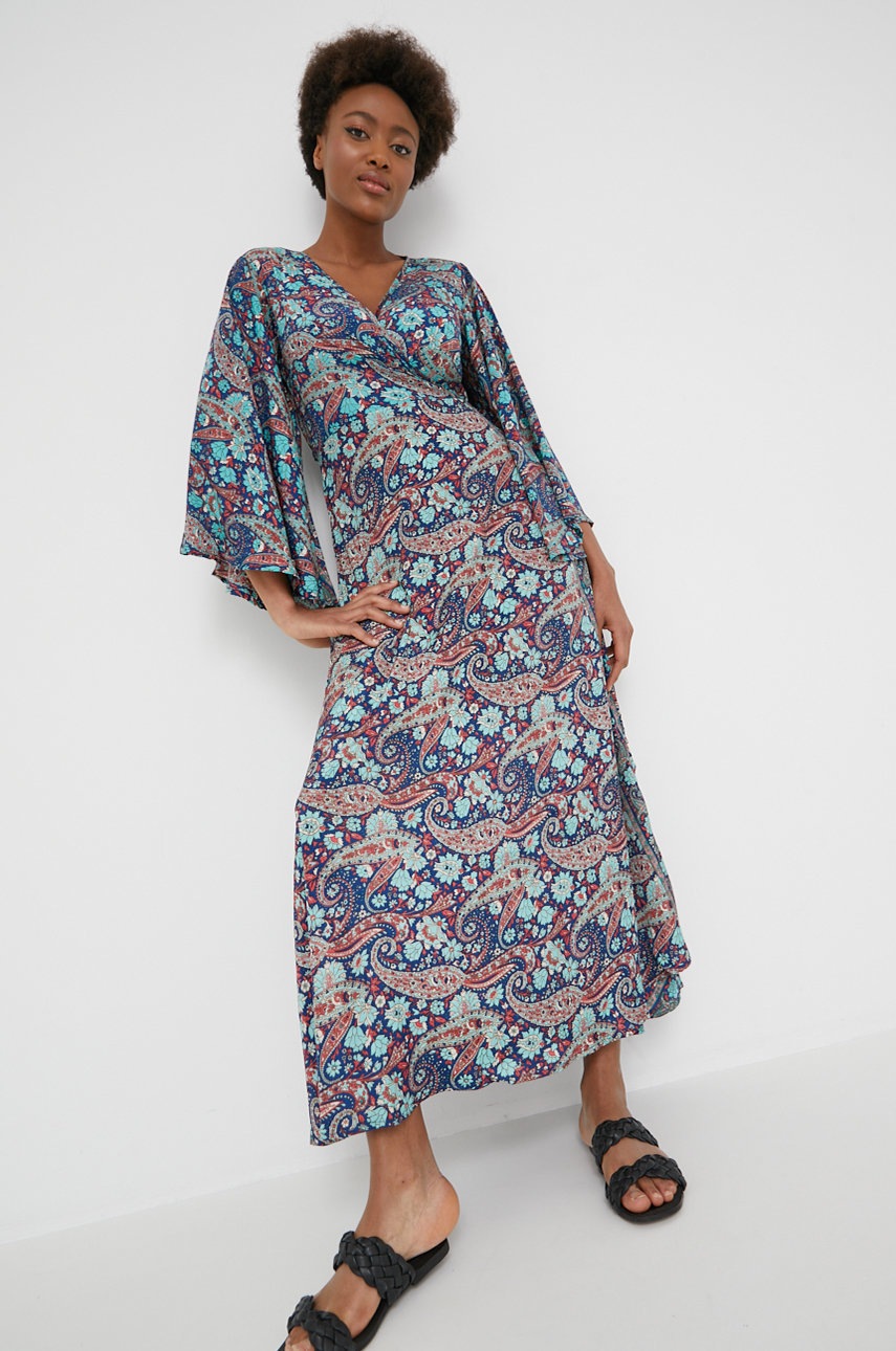 

Рокля с коприна Answear Lab дълъг модел със стандартна кройка, Син