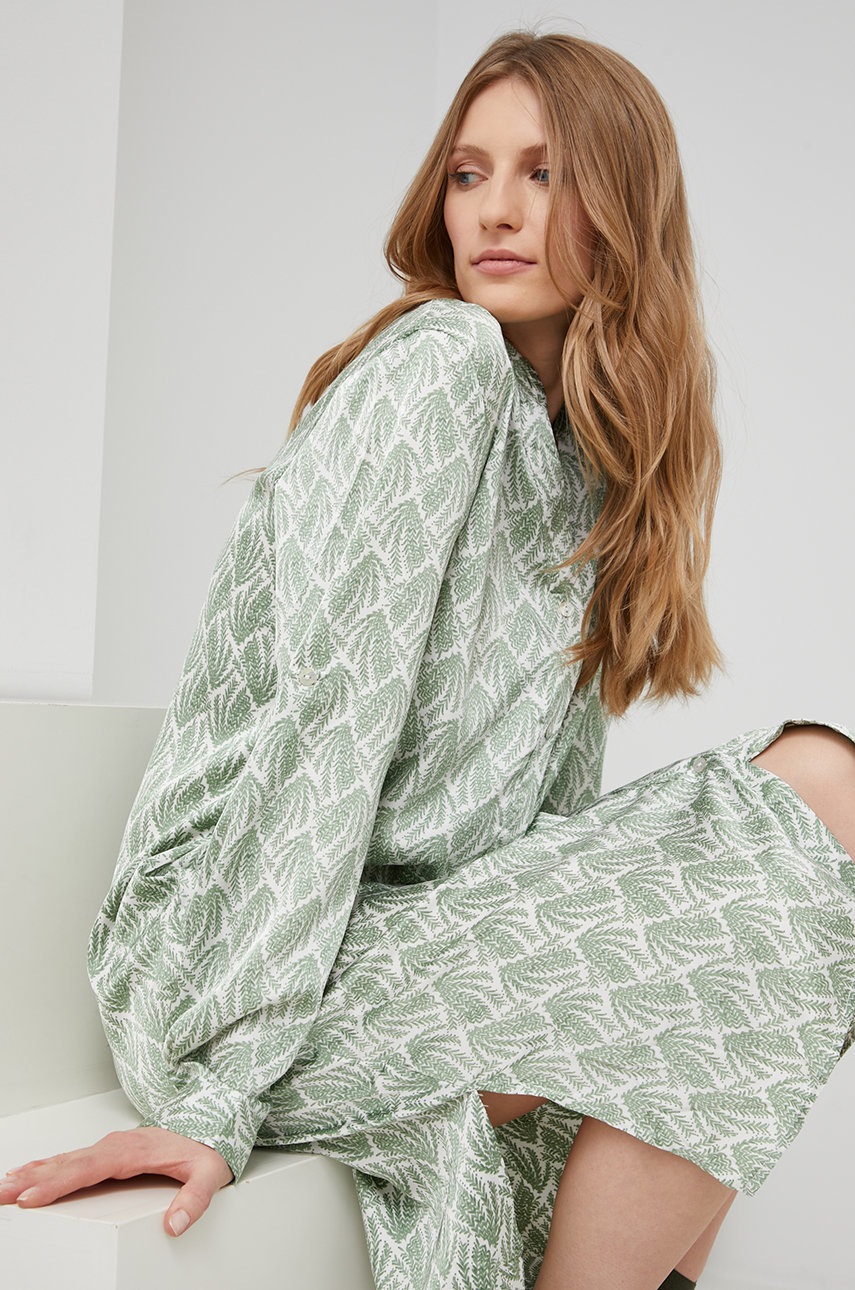 

Рокля с коприна Answear Lab в зелено къс модел със стандартна кройка, Зелен