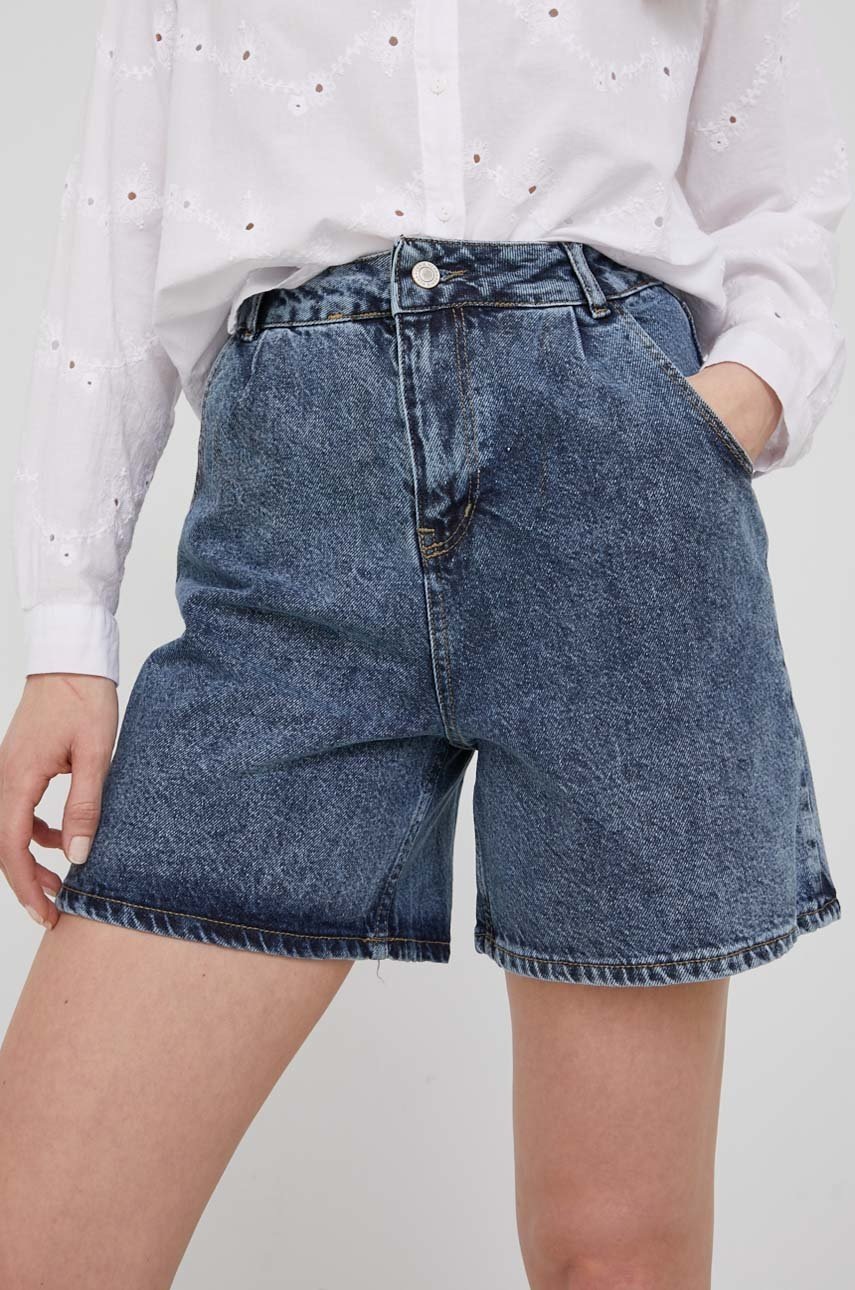 

Дънкови къси панталони Answear Lab дамско с изчистен дизайн с висока талия, Син