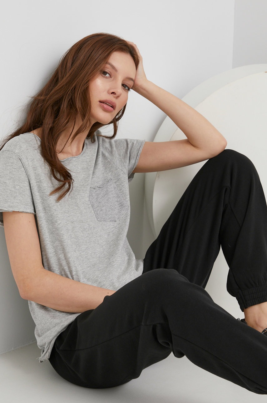 

Памучна тениска Answear Lab в сиво, Сив