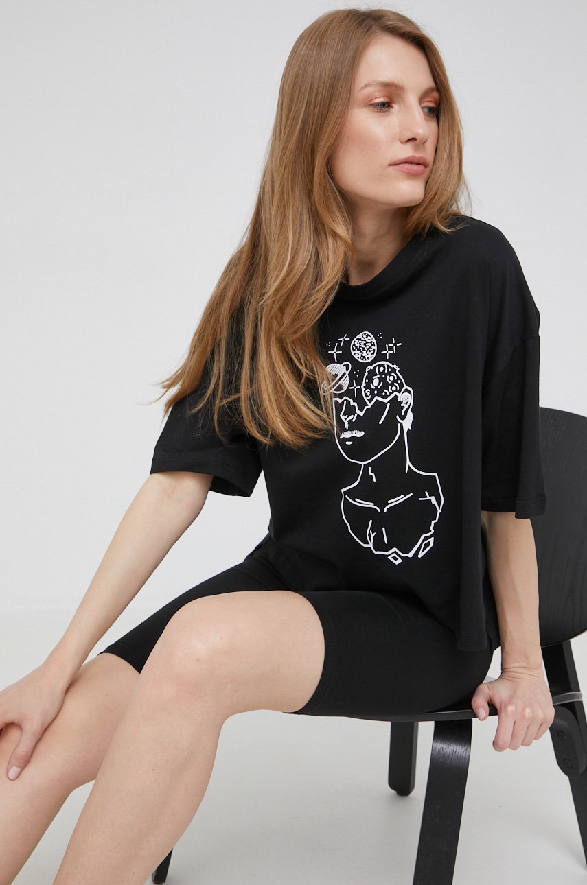 

Памучна тениска Answear Lab в черно, Черен