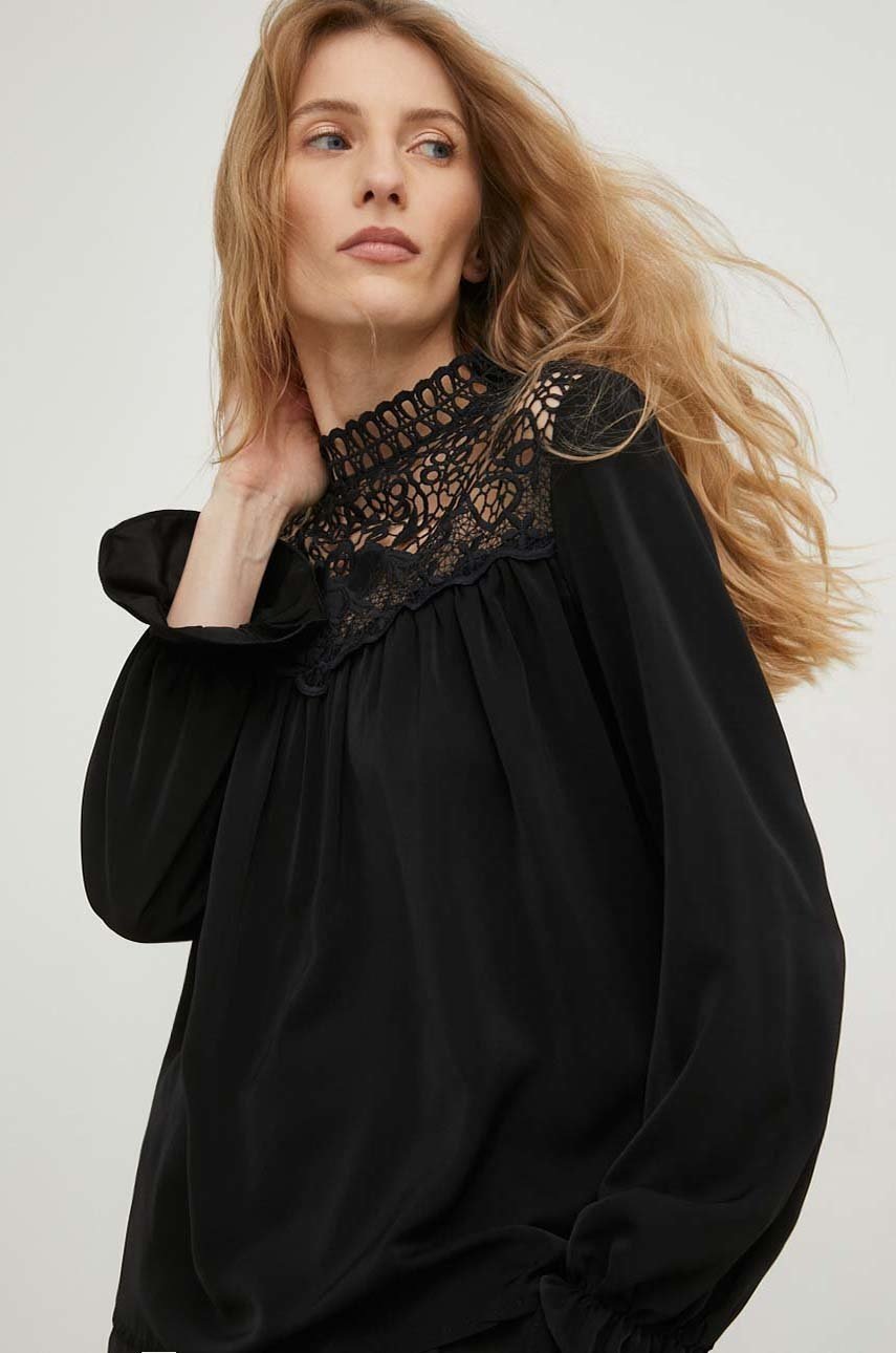 

Блуза Answear Lab x limited collection SISTERHOOD в черно с изчистен дизайн, Черен
