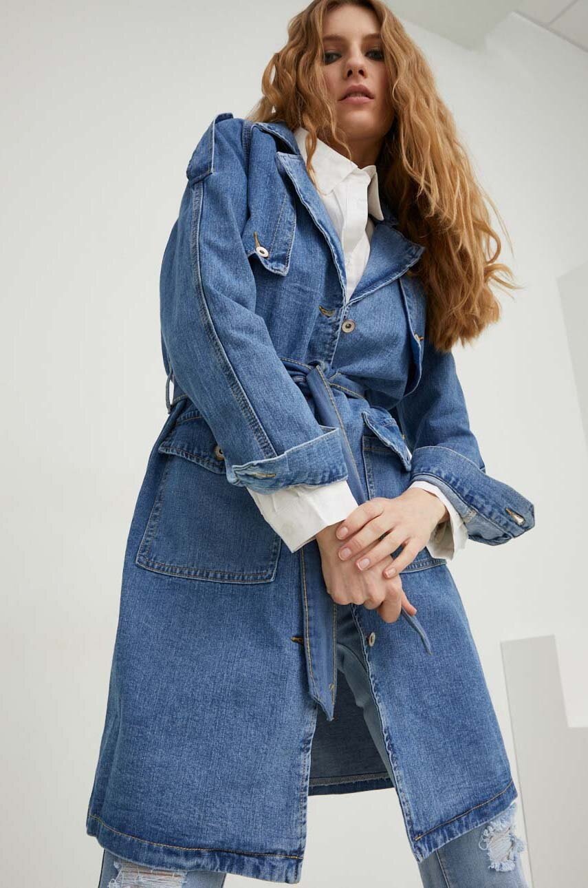 

Джинсовая куртка Answear Lab X лимитированная коллекция SISTERHOOD женская переходная