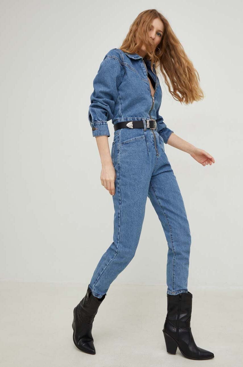 

Джинсовый комбинезон Answear Lab X лимитированная коллекция SISTERHOOD с воротником