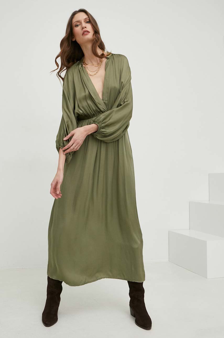 Answear Lab rochie din matase culoarea verde, maxi, oversize
