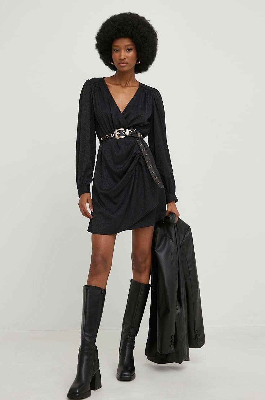 

Платье Answear Lab цвет чёрный mini расклешённое