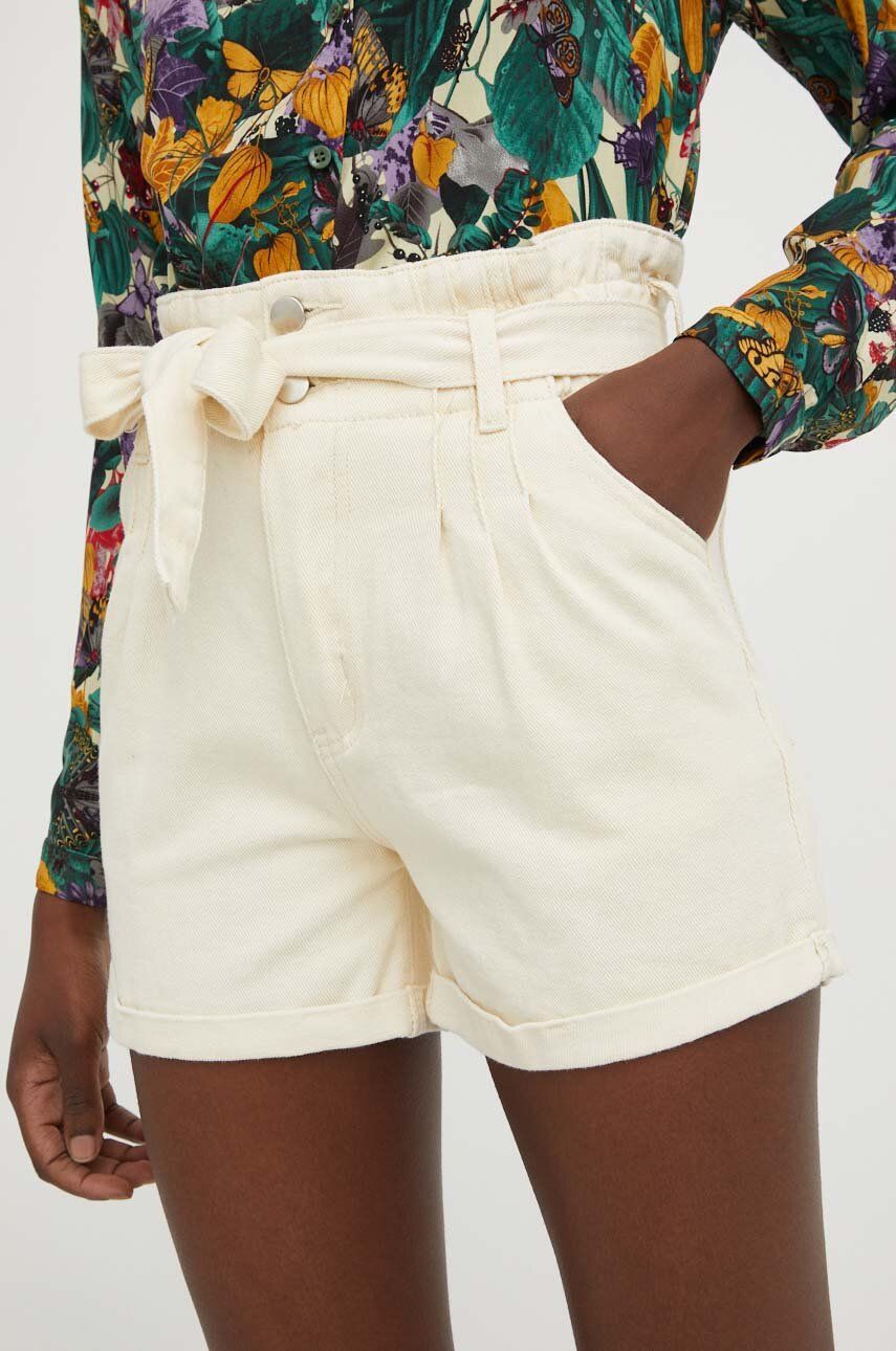 Levně Džínové šortky Answear Lab dámské, béžová barva, hladké, high waist