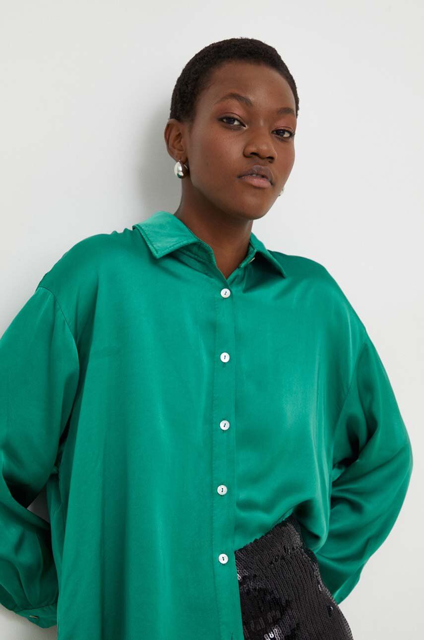 E-shop Košile s příměsí hedvábí Answear Lab zelená barva, relaxed, s klasickým límcem