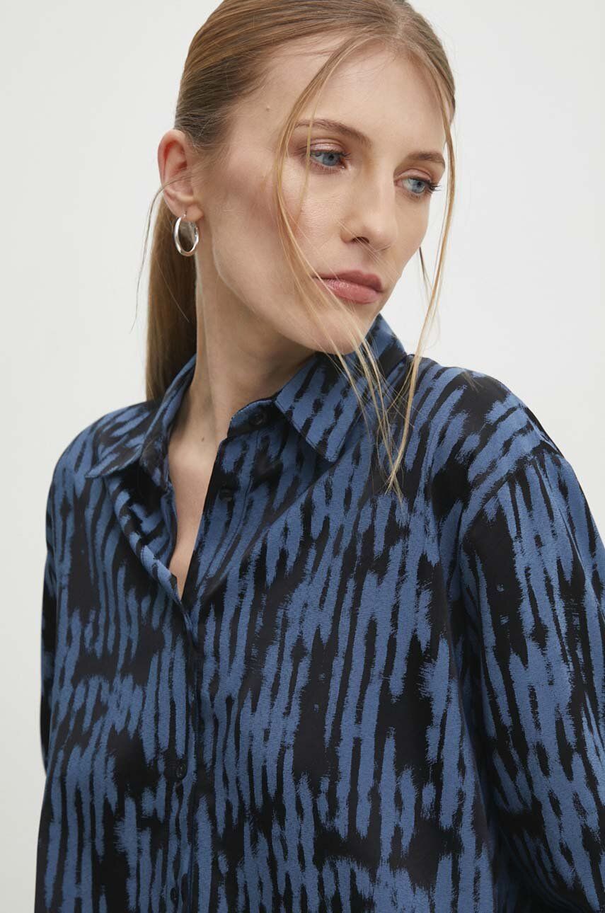 Levně Košile Answear Lab dámská, tmavomodrá barva, relaxed, s klasickým límcem