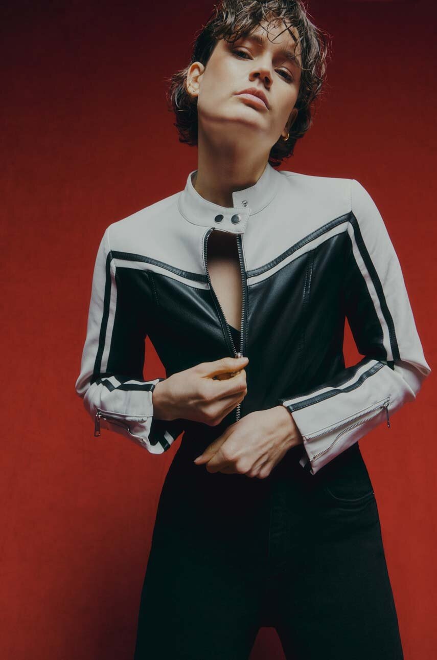 Așteaptă imaginea pentru produs