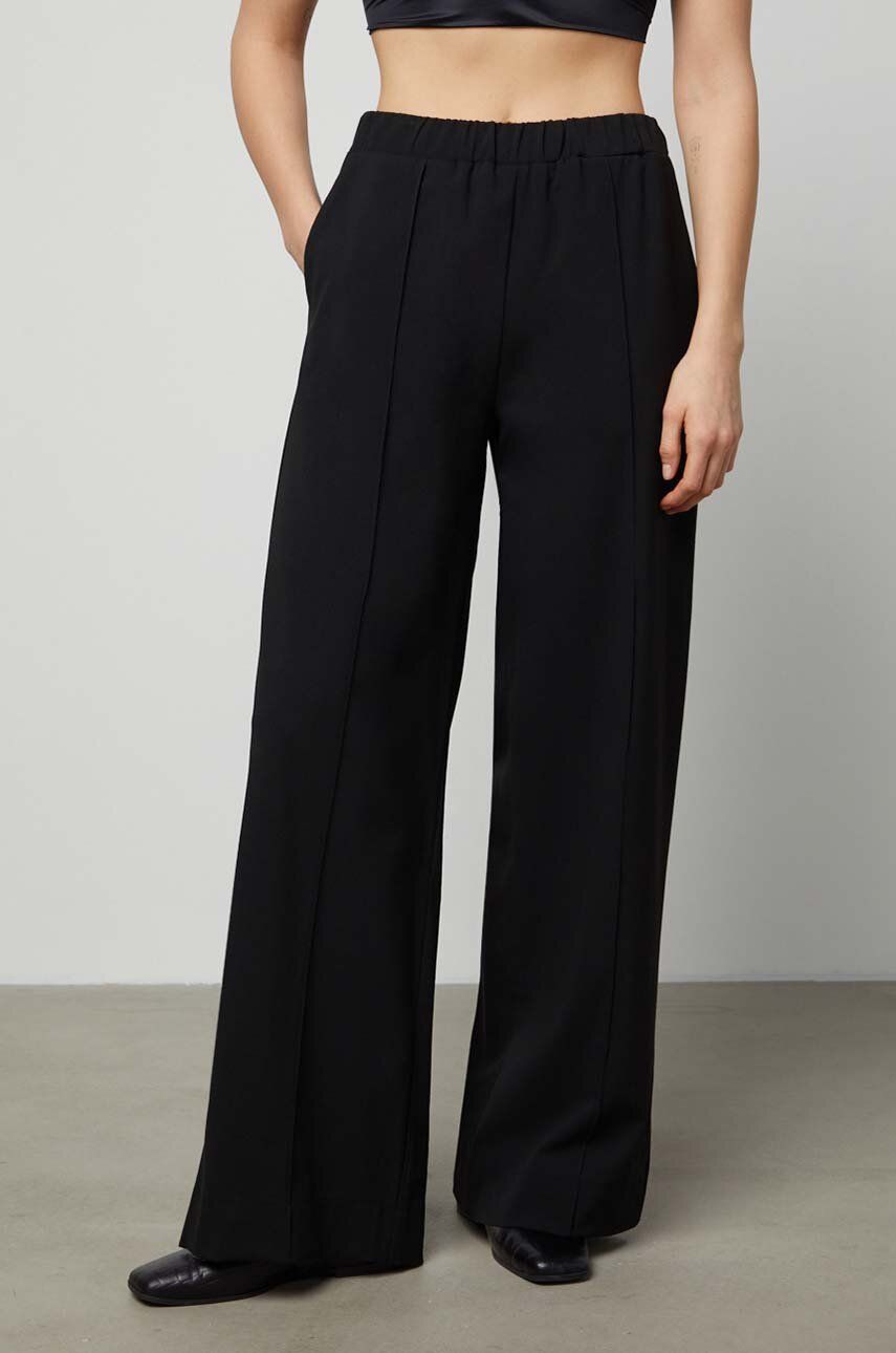 

Панталон Answear Lab в черно с широка каройка, с висока талия, Черен